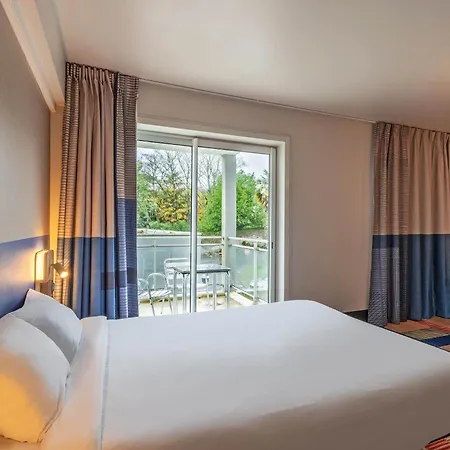 Port Du Moulin Blanc Hotel 3*